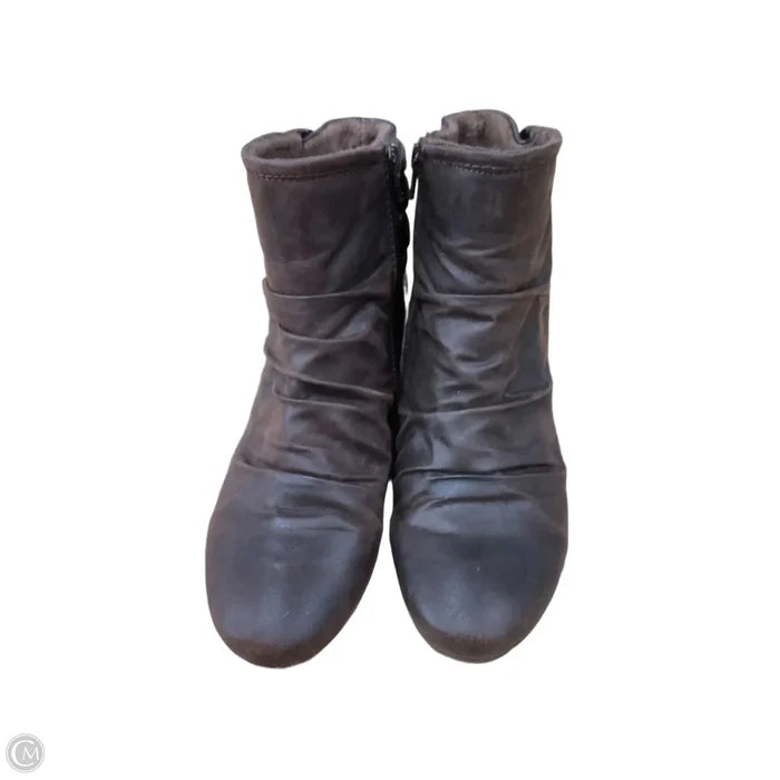 Boots Ankle Flats By Bare Traps In Brown, Size: 9