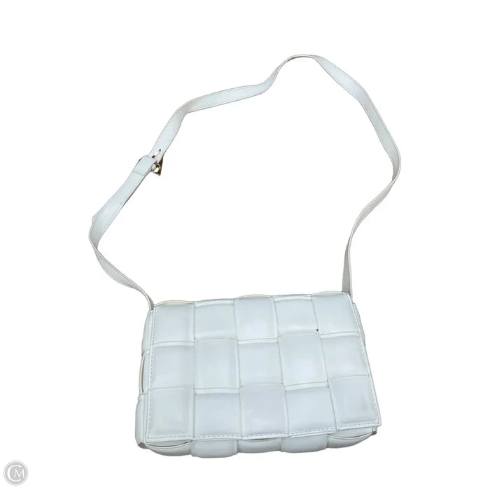 Crossbody By Clothes Mentor, Size: Medium
