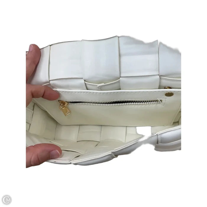 Crossbody By Clothes Mentor, Size: Medium
