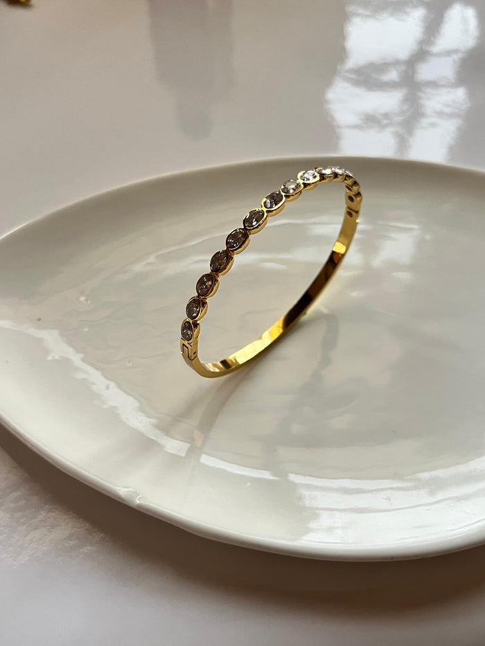 Elle Bangle