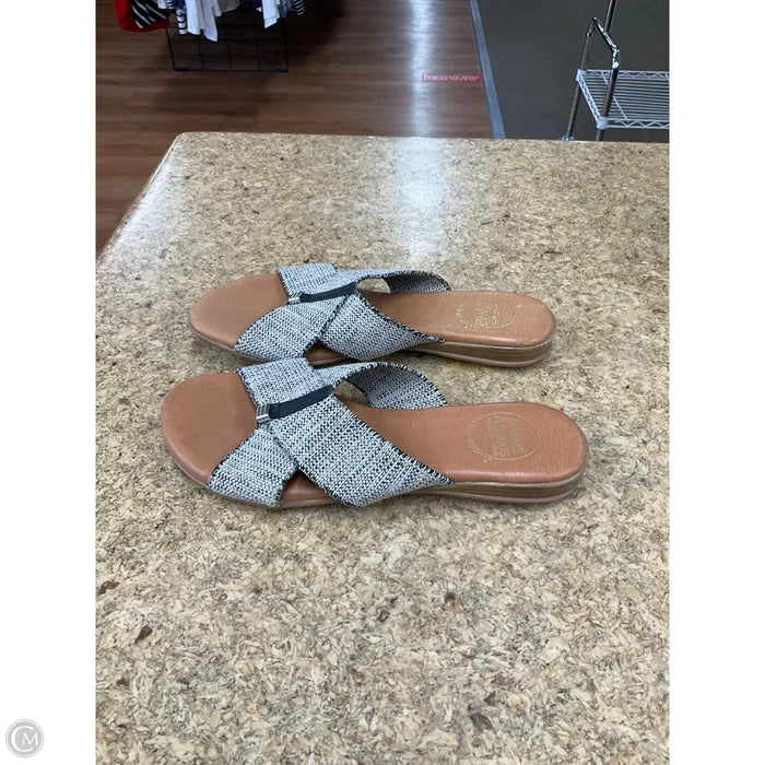 Sandals Flats By Cmc In Beige, Size: 7