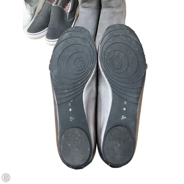 Shoes Flats By Clothes Mentor In Silver, Size: 6