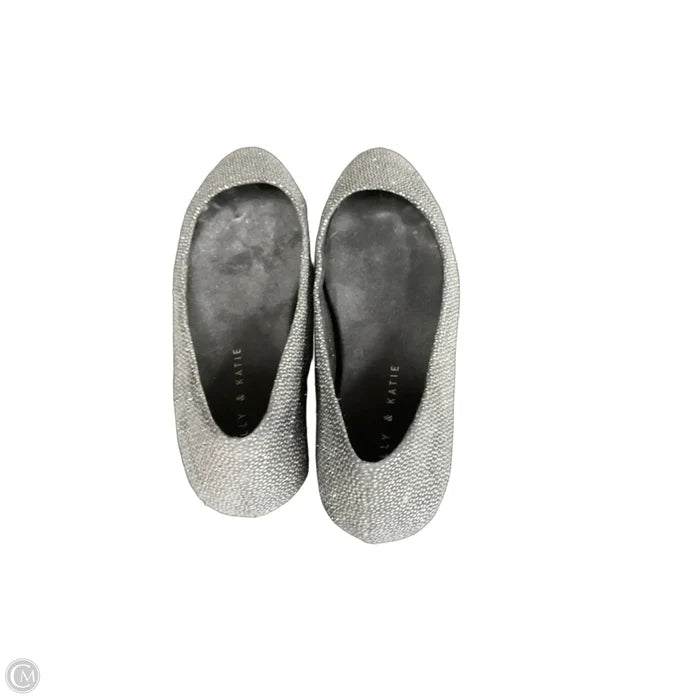 Shoes Flats By Kelly And Katie In Grey, Size: 7