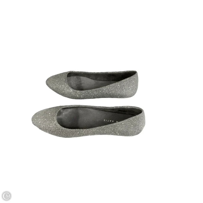 Shoes Flats By Kelly And Katie In Grey, Size: 7