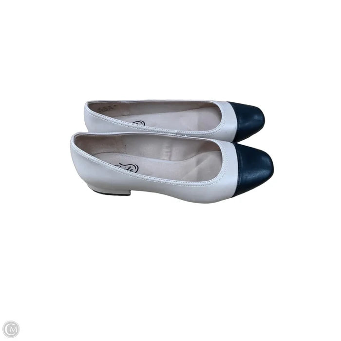 Shoes Flats By Life Stride In Black & Tan, Size: 7.5