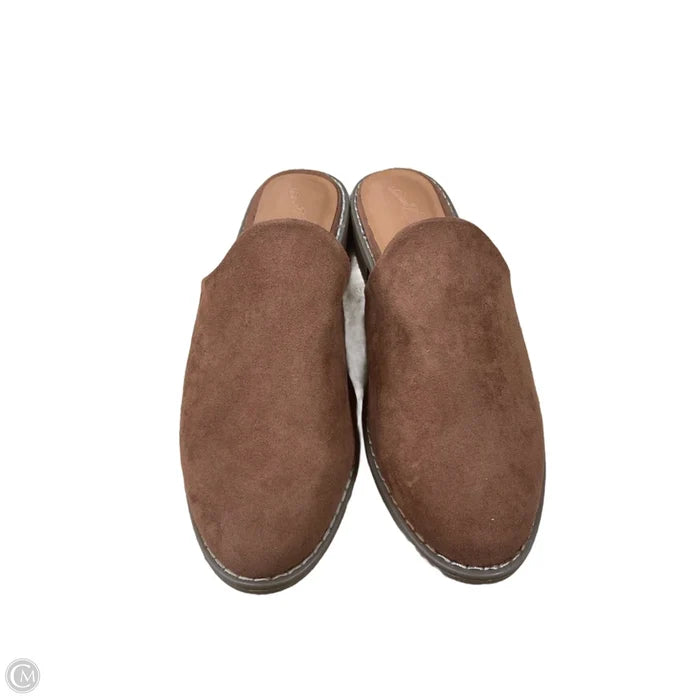 Shoes Flats By Universal Standard In Brown, Size: 7