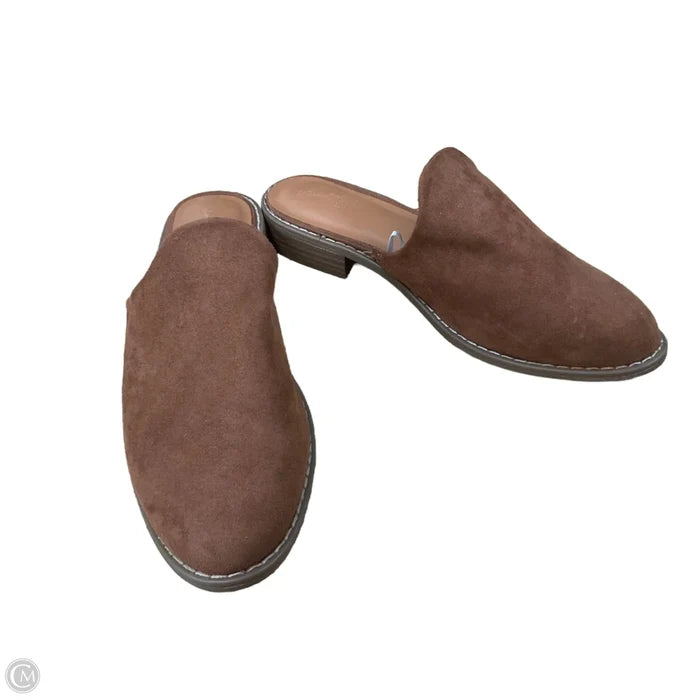 Shoes Flats By Universal Standard In Brown, Size: 7