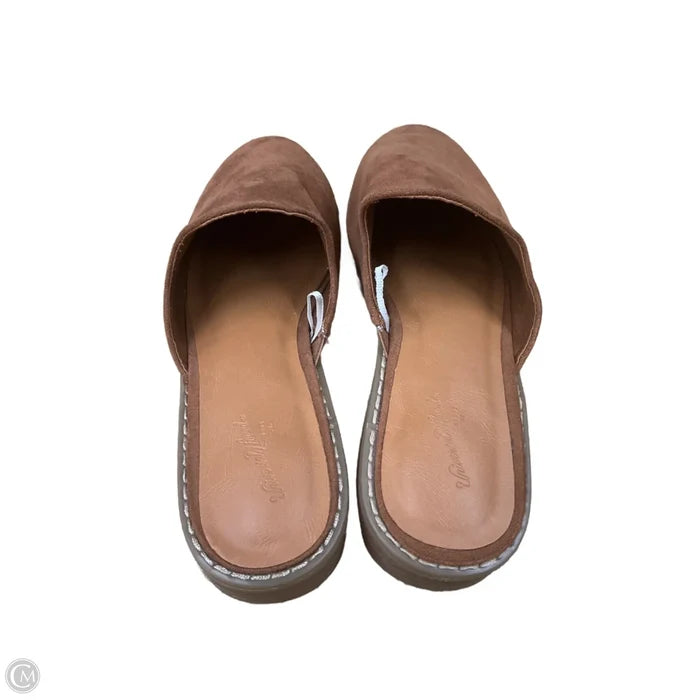 Shoes Flats By Universal Standard In Brown, Size: 7