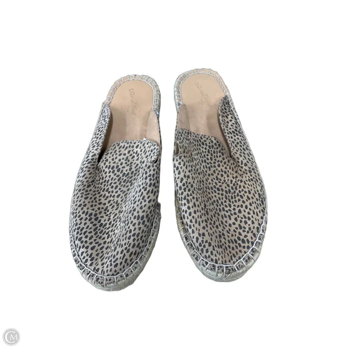 Shoes Flats By Universal Thread In Animal Print, Size: 6