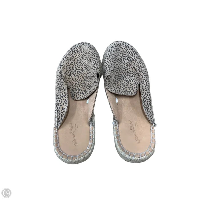 Shoes Flats By Universal Thread In Animal Print, Size: 6