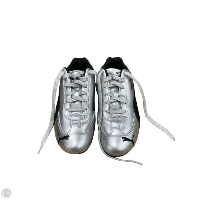 Shoes Sneakers By Puma In Silver, Size: 7.5