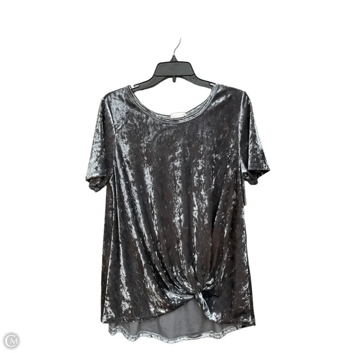 Top Short Sleeve By Ee Some In Grey, Size: L